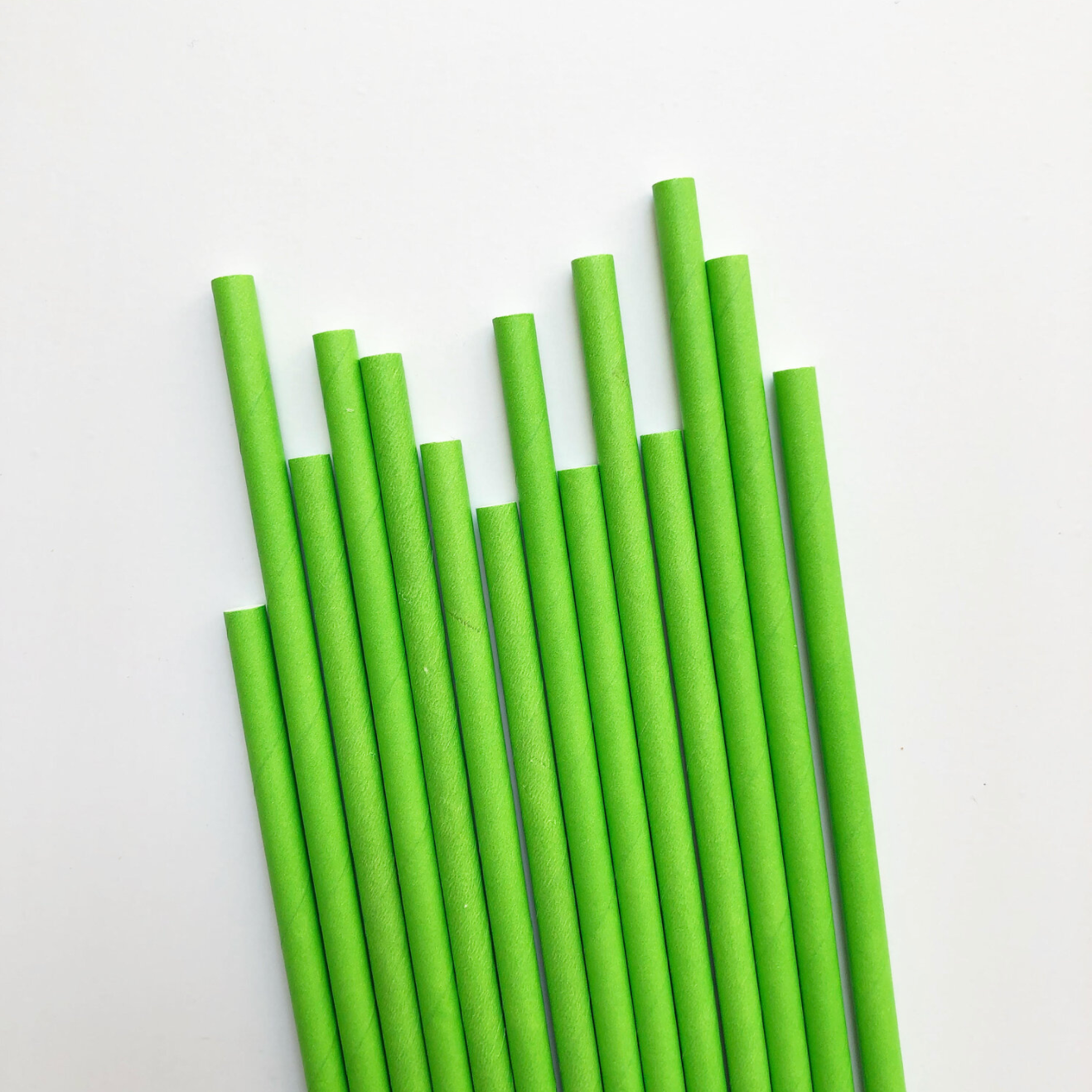 Bombillas de papel verdes